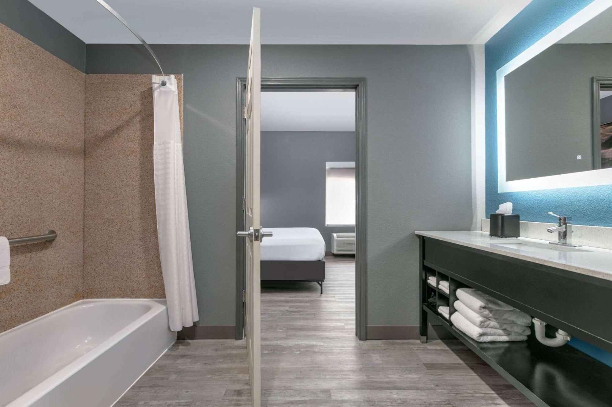 La Quinta By Wyndham Decatur Hotell Eksteriør bilde