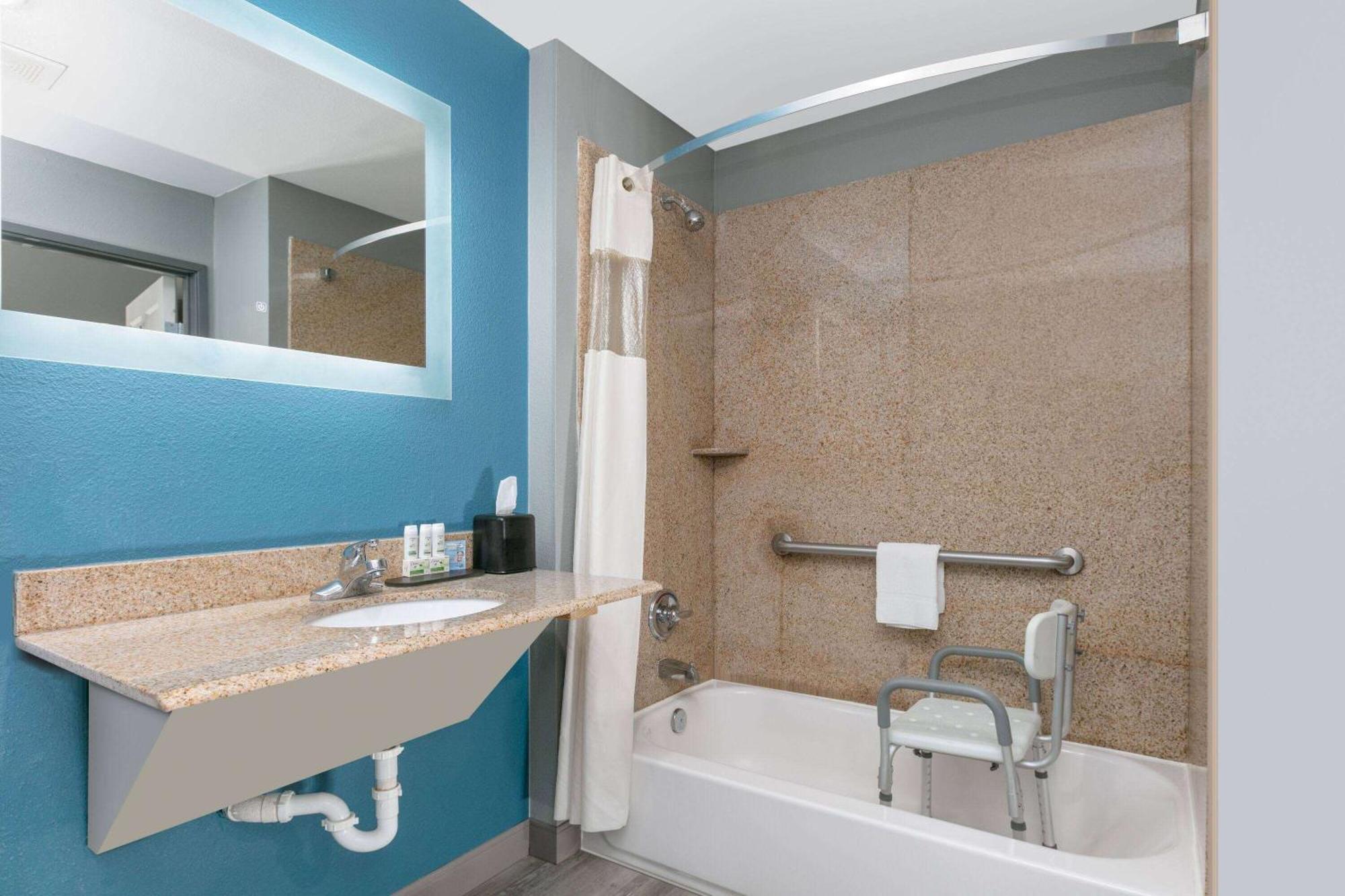 La Quinta By Wyndham Decatur Hotell Eksteriør bilde